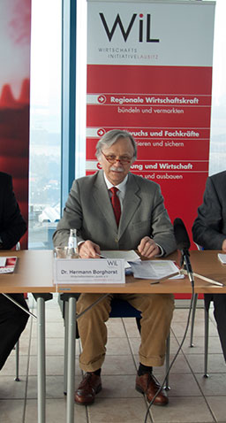 Dr. Borghorst, Lothar Kubitz und Marco Bayer stellen den Plan vor