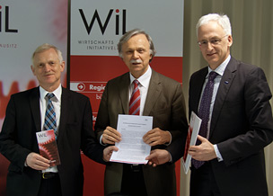 WIl Vertreter mit dem Strategiepapier